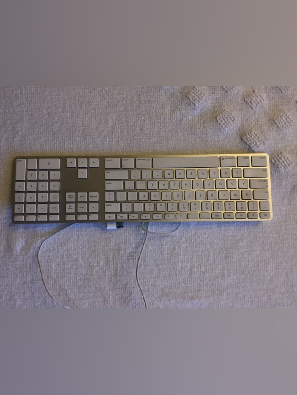 APPLE Silver Wireless Rechargeable Bluetooth Keyboard w/ Numeric Keypad